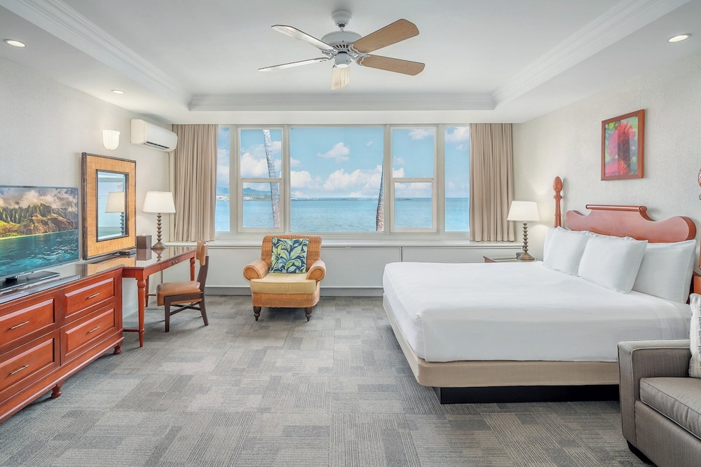 Suite, 1 King Bed, Oceanfront - Photo 1