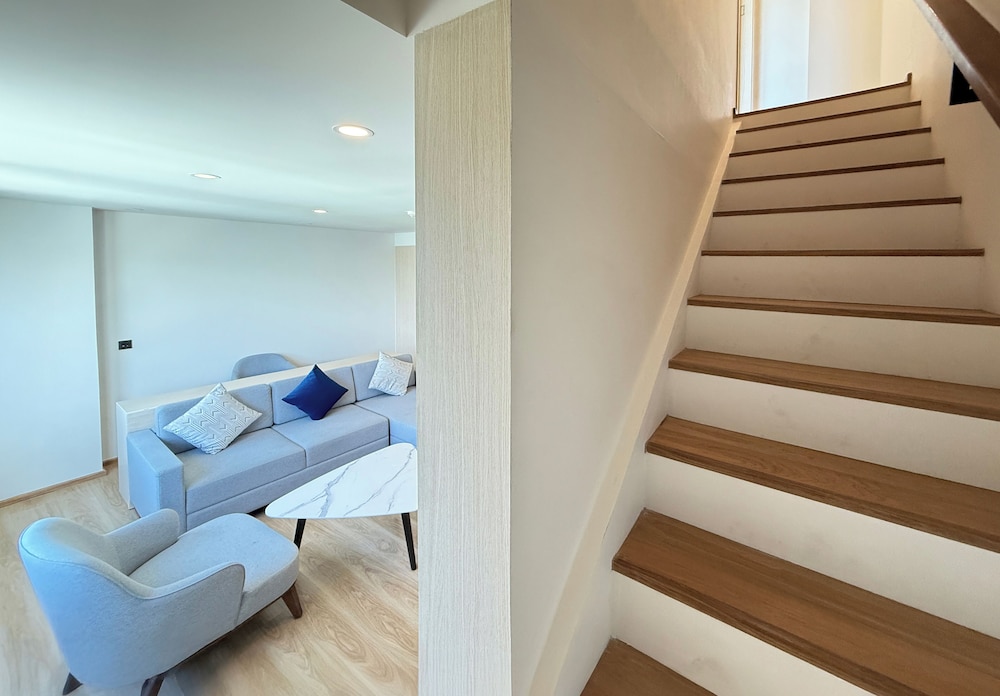 Premier Suite (Duplex) - Photo 11