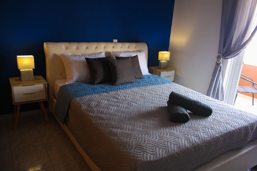 House, 4 Bedrooms, Sea View