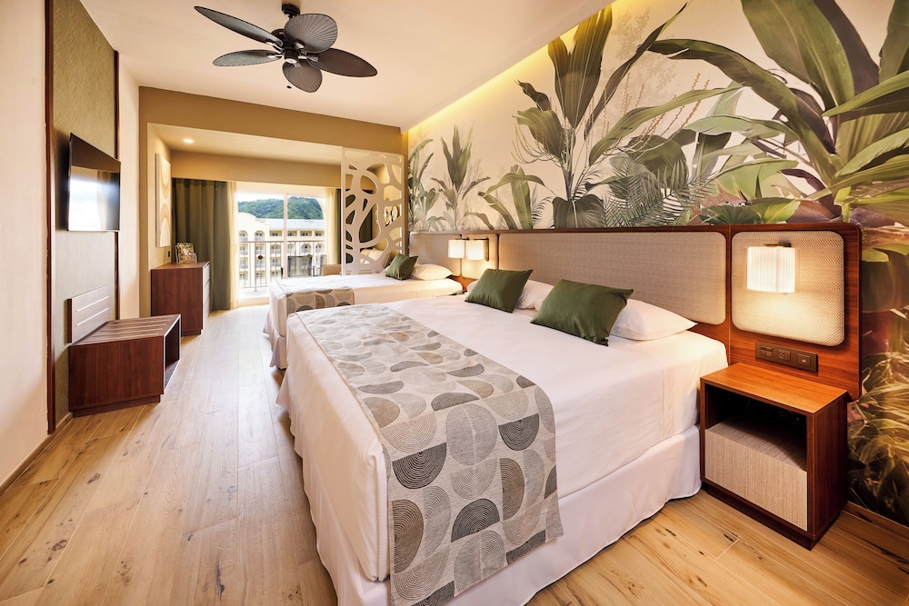 Family Room, Garden View (& Friends | B2C-US)