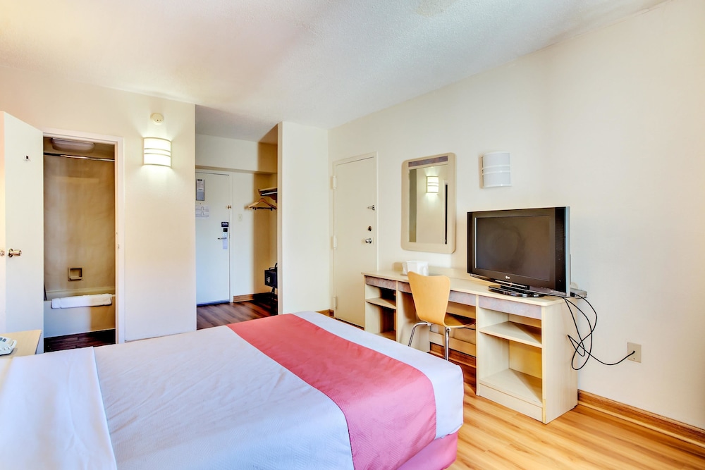 Standard Room, 1 Double Bed, Non Smoking - Photo 1