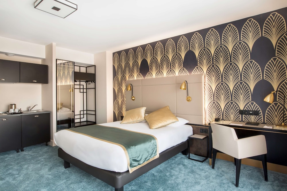Family Room, 1 Queen Bed, Non Smoking, Kitchenette (with Sofabed) photo 1