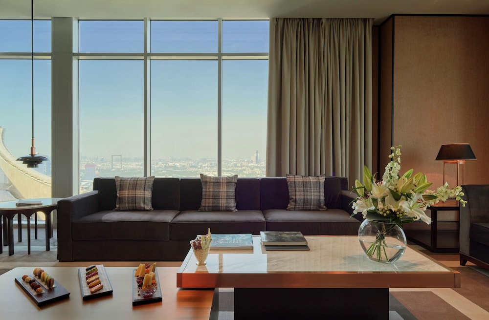 Grand Suite, 1 King Bed, Corner (Skyline View)