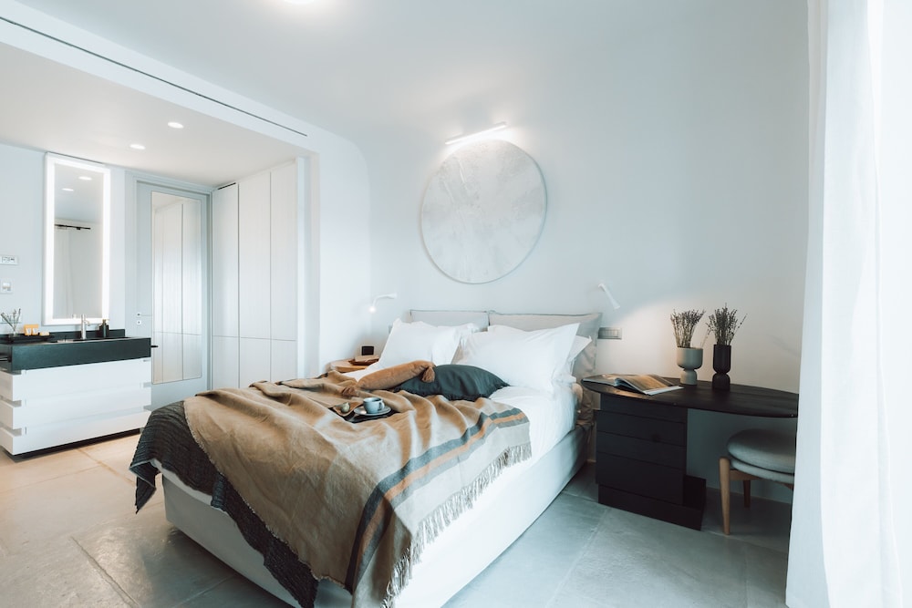 Superior Room, 1 King Bed, Balcony, Sea View - Photo 5