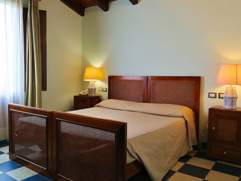 Double Room - Photo 6