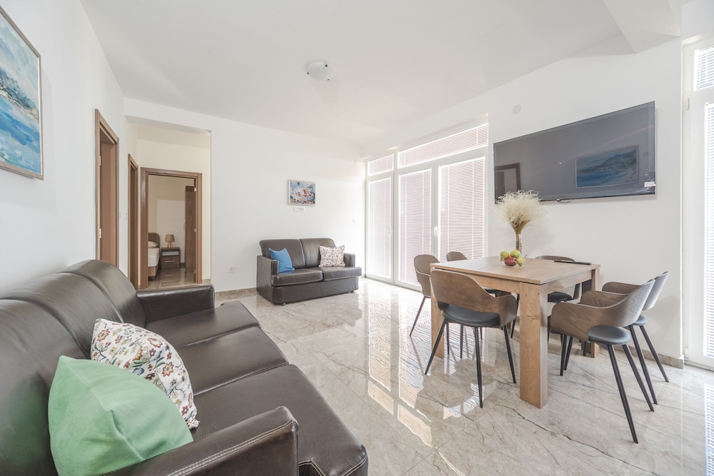 Apartment, 2 Bedrooms, Balcony, Sea View photo 3
