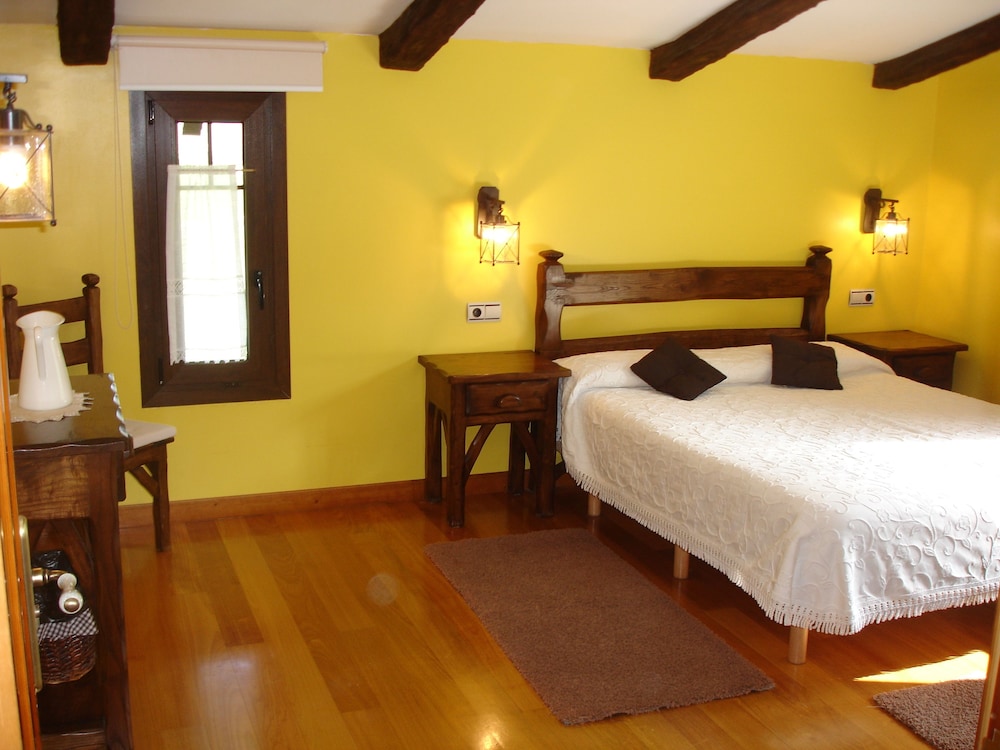 House, 6 Bedrooms