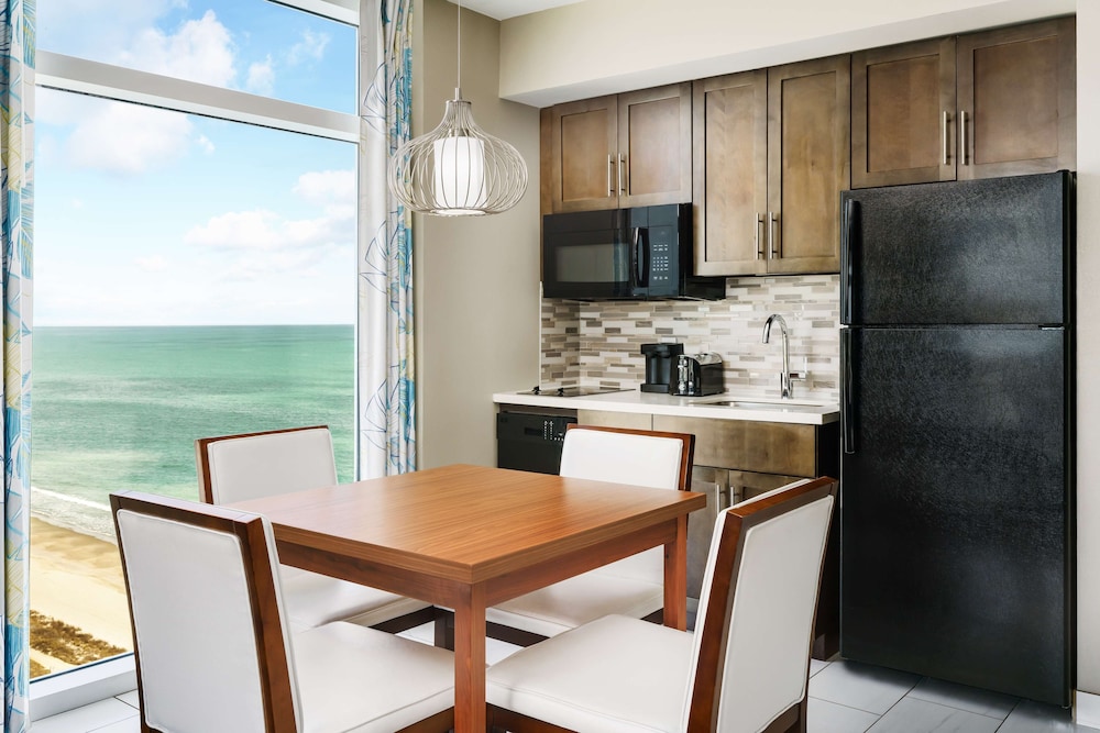 Suite, 1 Bedroom, Non Smoking, Partial Ocean View