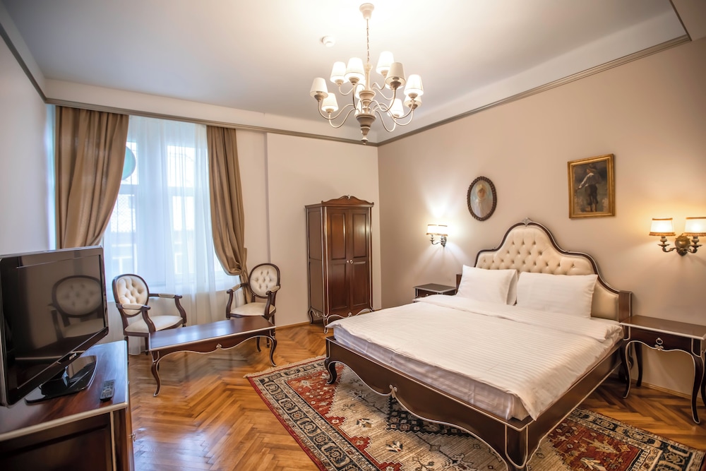 Deluxe Apartment, 1 King Bed, Non Smoking, City View photo 2