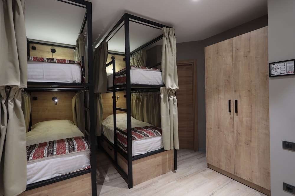Economy Quadruple Room photo 2