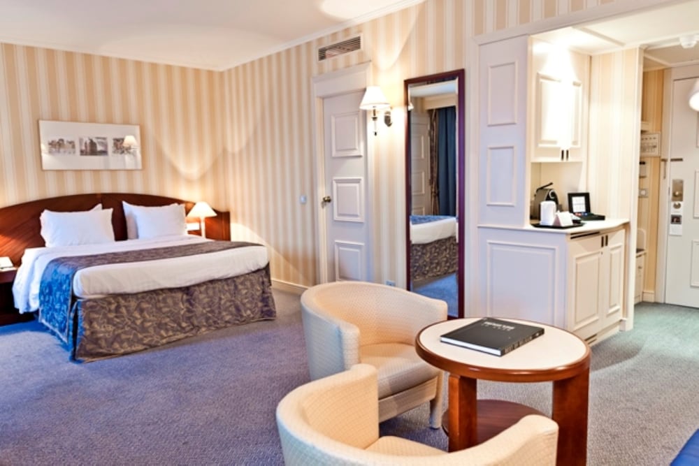 Executive Room (Deluxe) photo 2