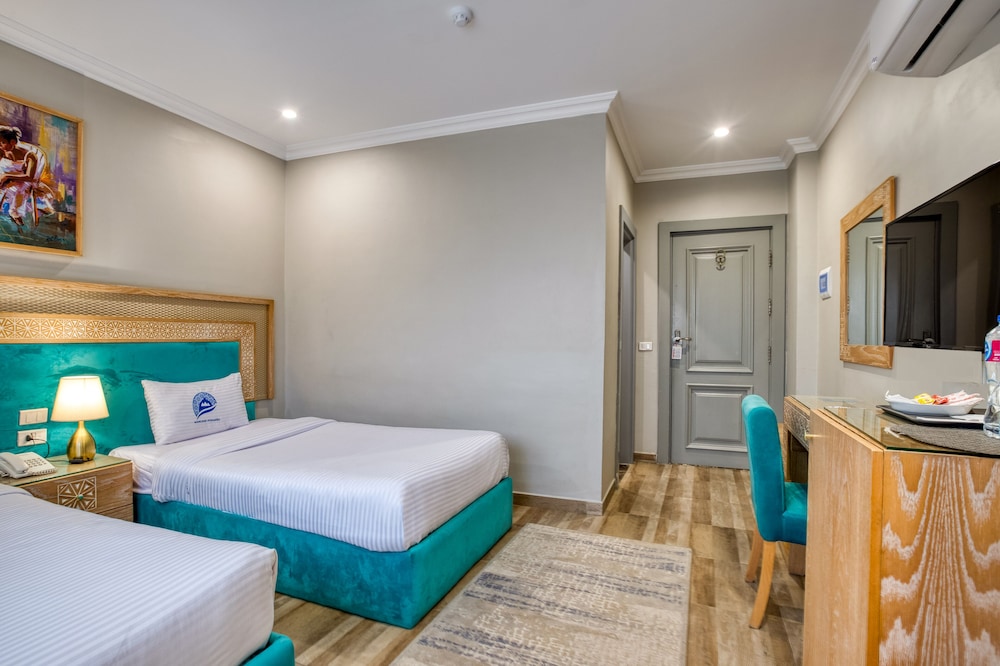 Economy Twin Room, City View - Photo 3