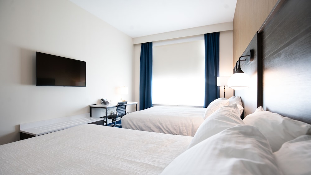 Deluxe Room, 2 Queen Beds, Corner photo 2