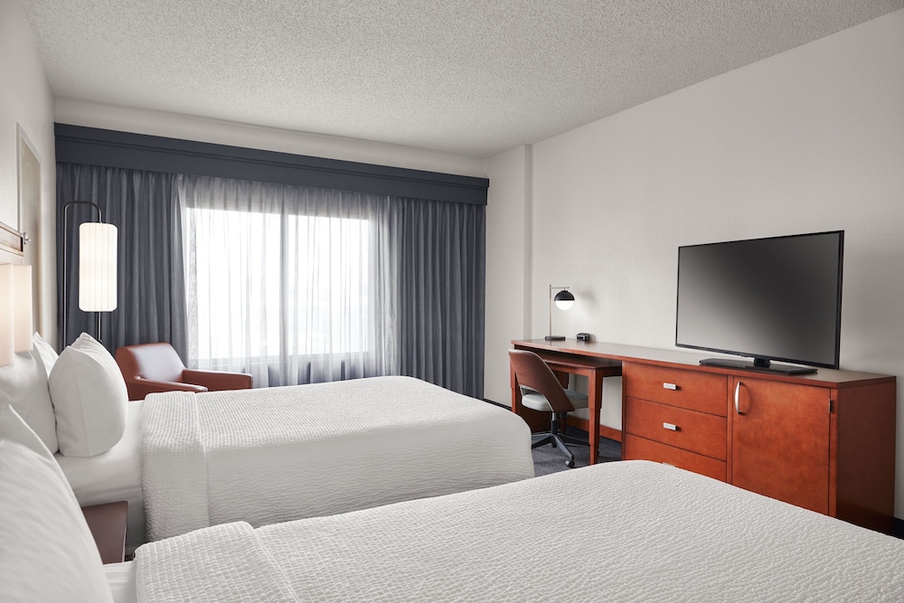 Room, 2 Double Beds (Hearing Accessible) - Photo 1