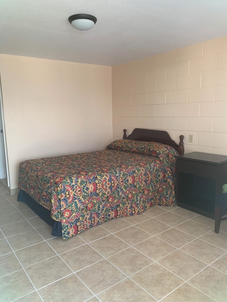 Room, 1 Queen Bed photo 2