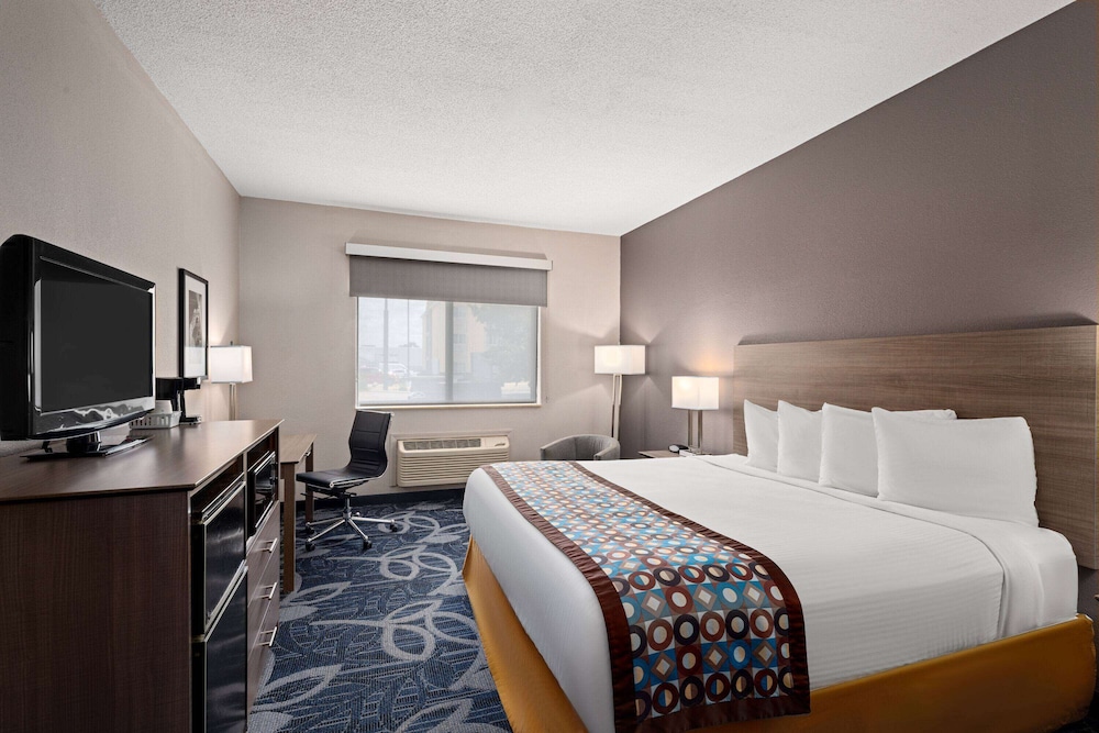 Room, 1 King Bed, Non Smoking - Photo 1