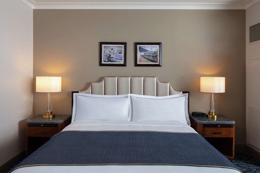Premium Room, 1 King Bed - Photo 2
