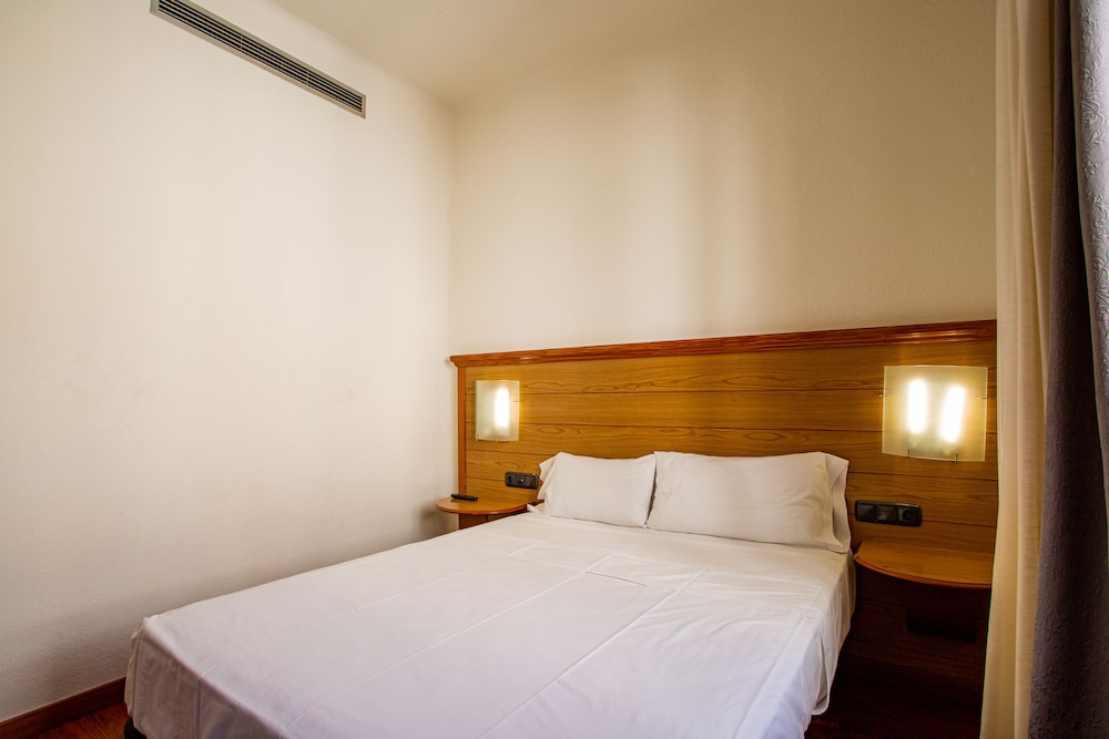 Double or Twin Room - Photo 3