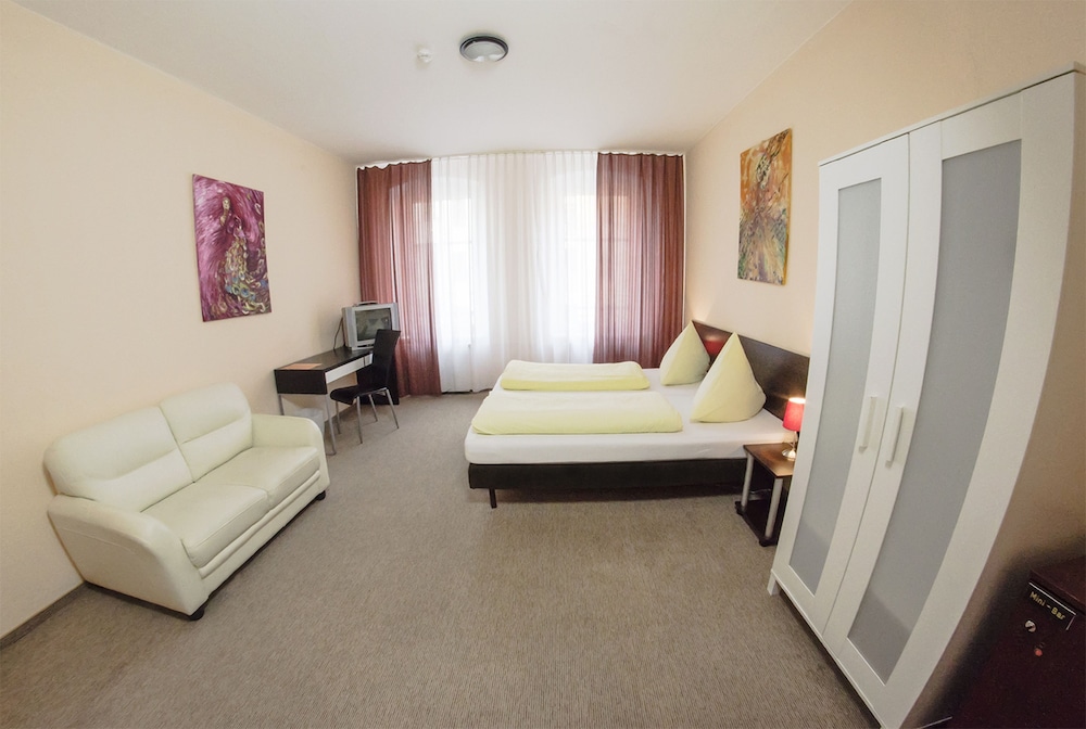 Economy Double or Twin Room (Private External Shower and Toilet) photo 1