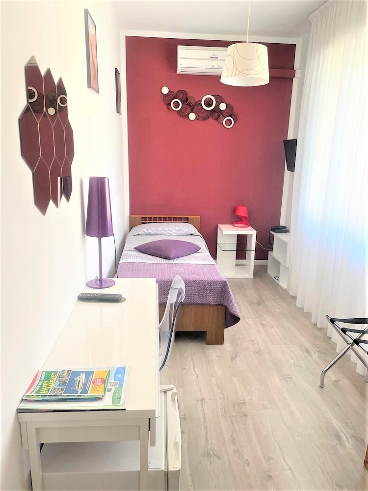 Single Room photo 1