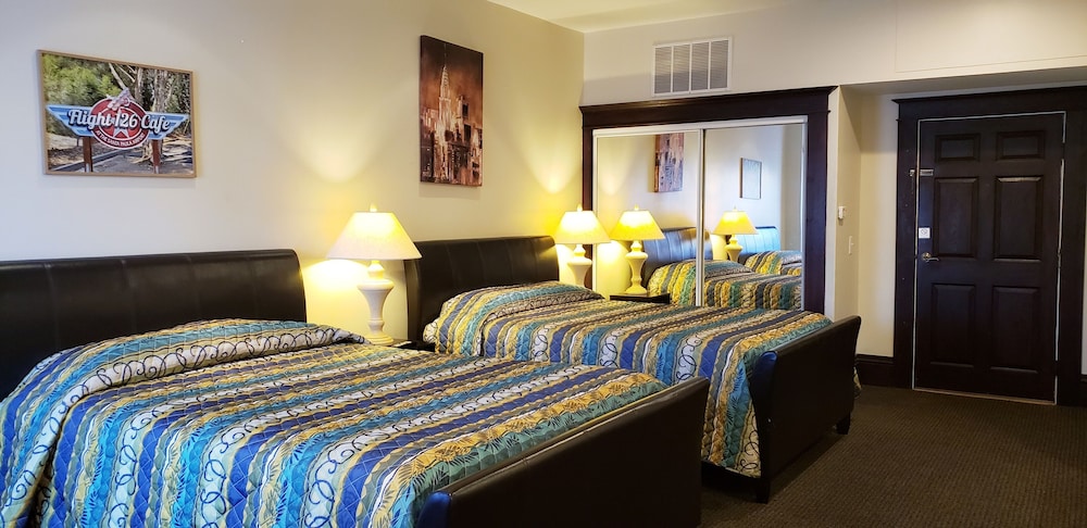Suite, 2 Queen Beds - Photo 4