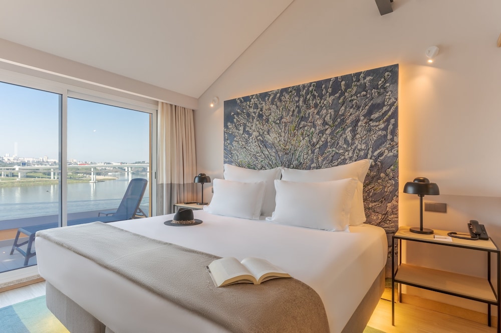 Deluxe Room, River View - Photo 3