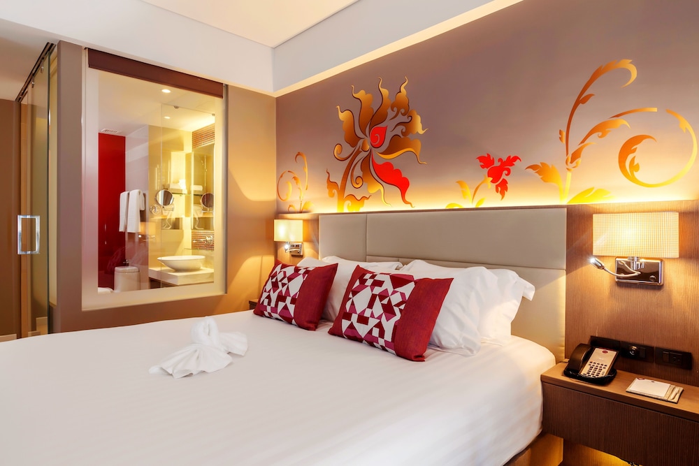 Superior Room, 1 King Bed photo 3