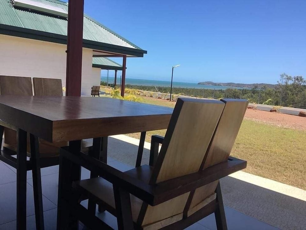 Comfort Bungalow, 1 Queen Bed, Accessible, Bay View photo 3