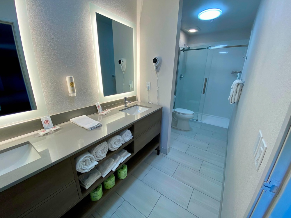 Suite, Multiple Beds, Non Smoking - Photo 2