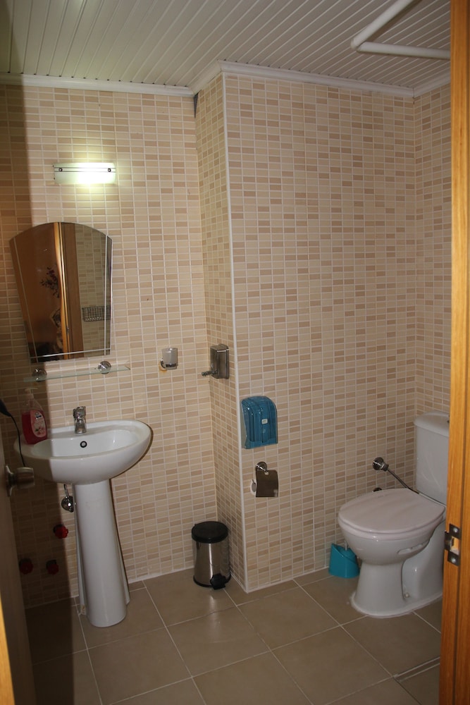 Basic Twin Room photo 2