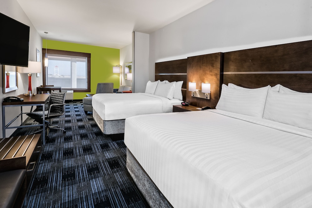 Suite, 2 Queen Beds, Accessible