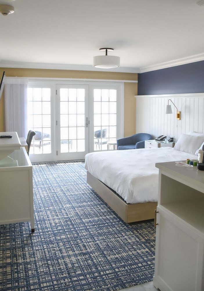 Deluxe Room, 1 King Bed, River View
