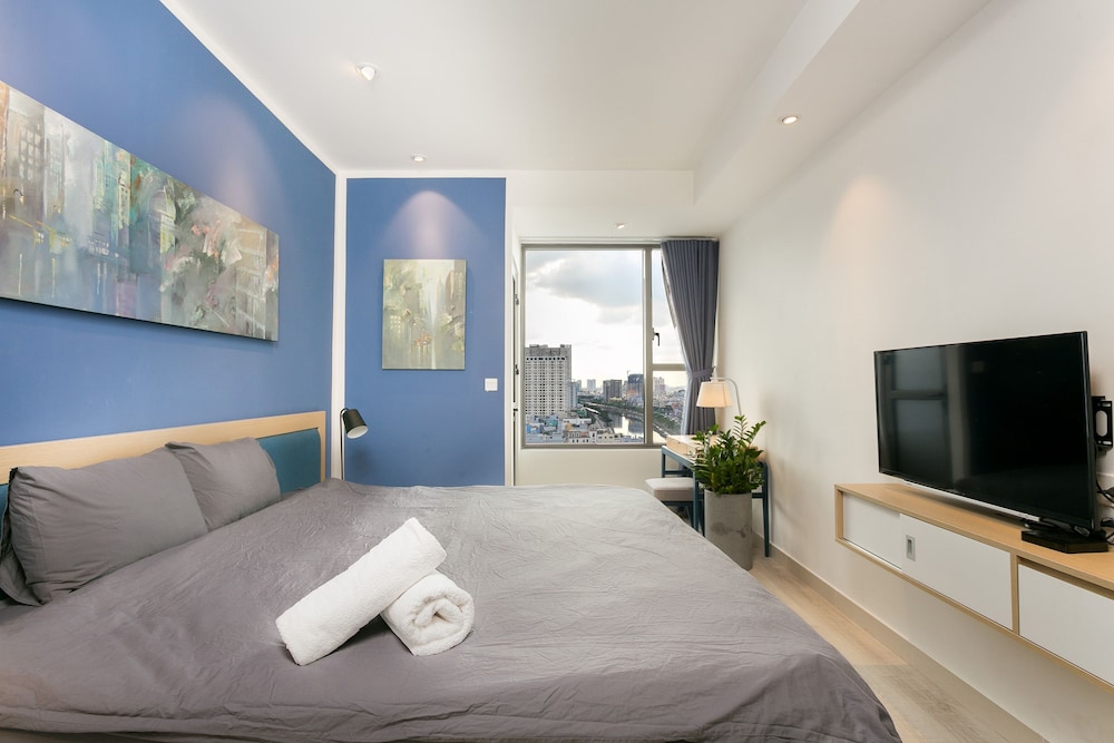 Comfort Studio Suite, 1 Queen Bed, Pool Access, City View