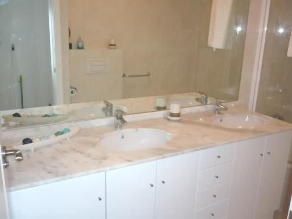 Apartment, 2 Bedrooms, Sea View, Sea Facing photo 3