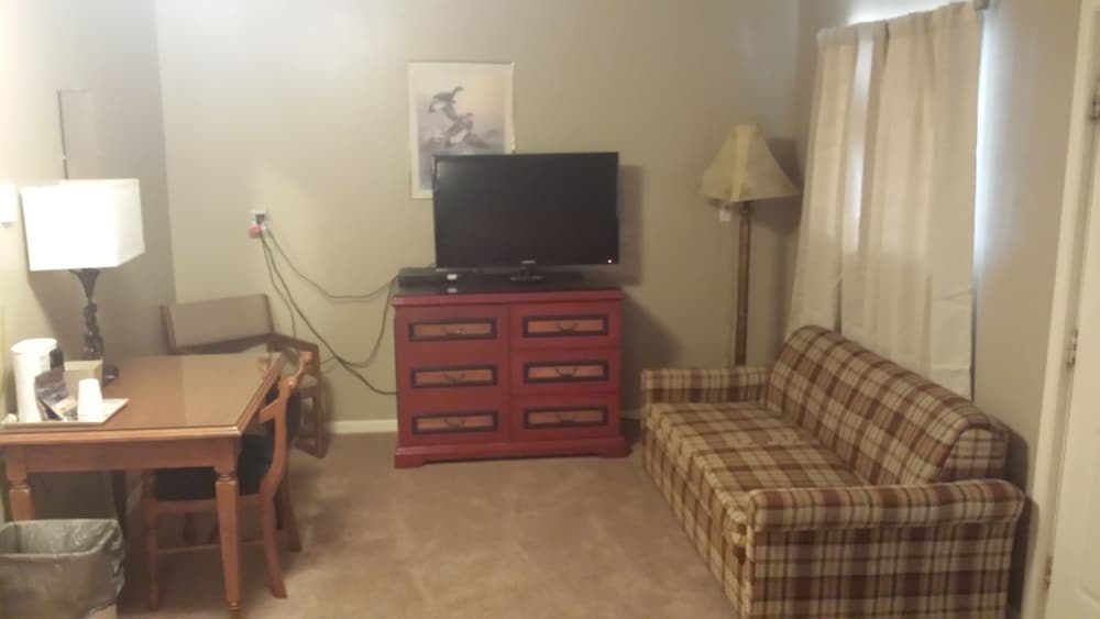 Room, 2 Queen Beds photo 3