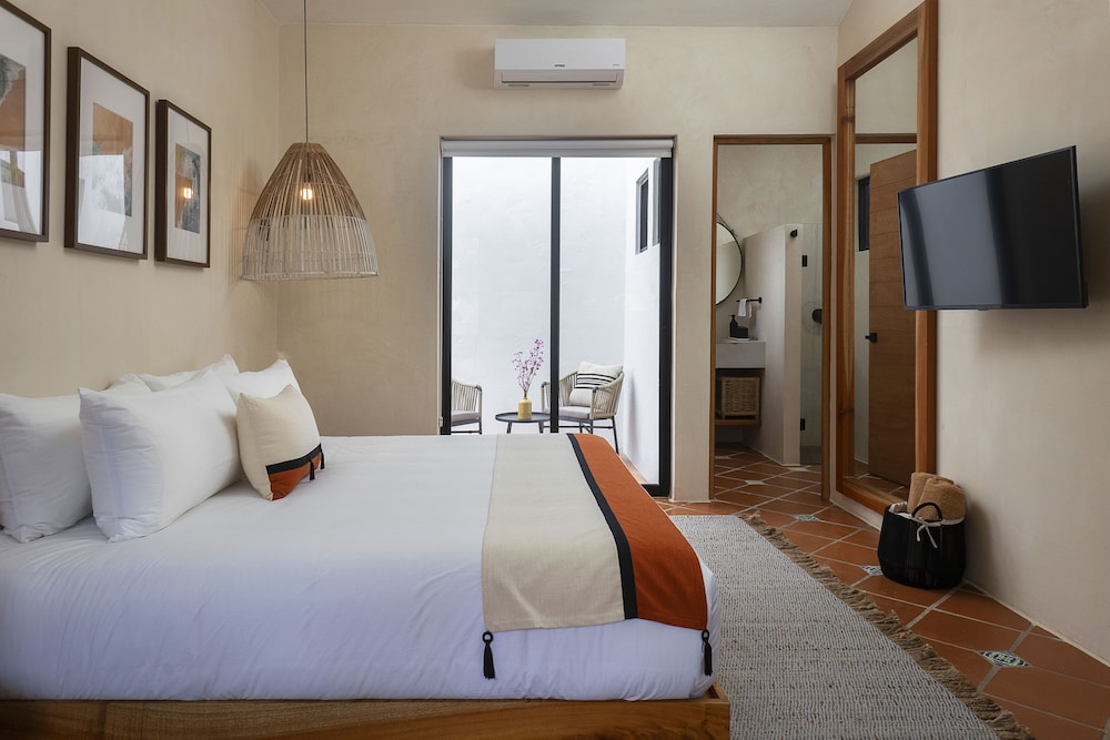 Luxury Room, 1 King Bed, Terrace - Photo 8