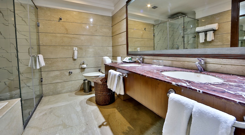 Luxury Suite - Photo 5