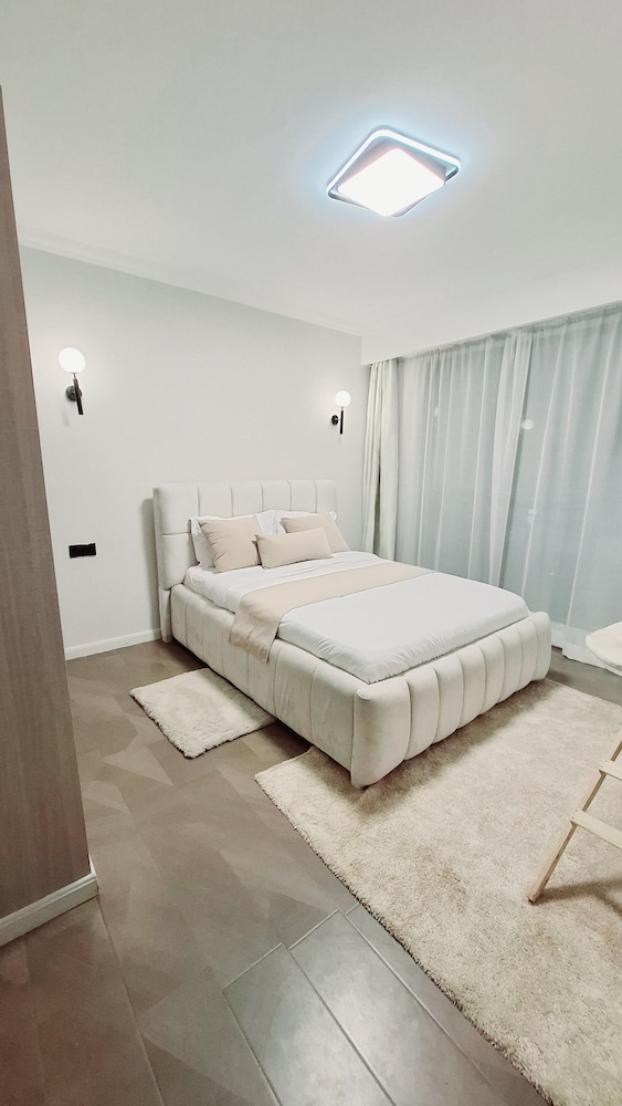 Deluxe Apartment, City View photo 2
