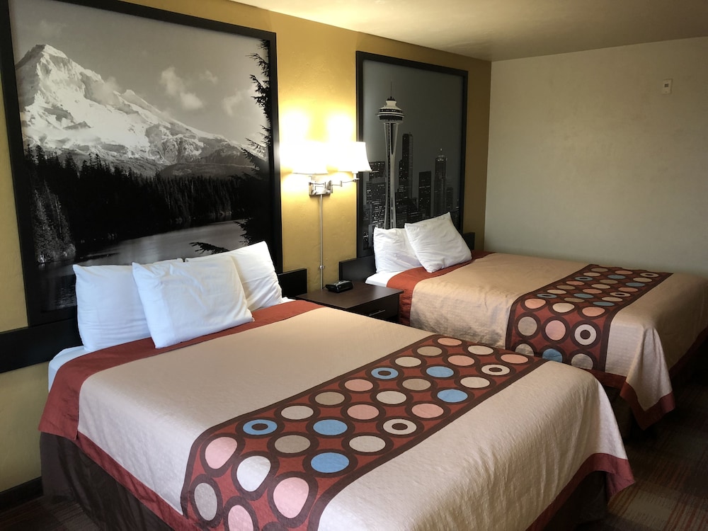 Standard Room, 2 Queen Beds - Photo 2