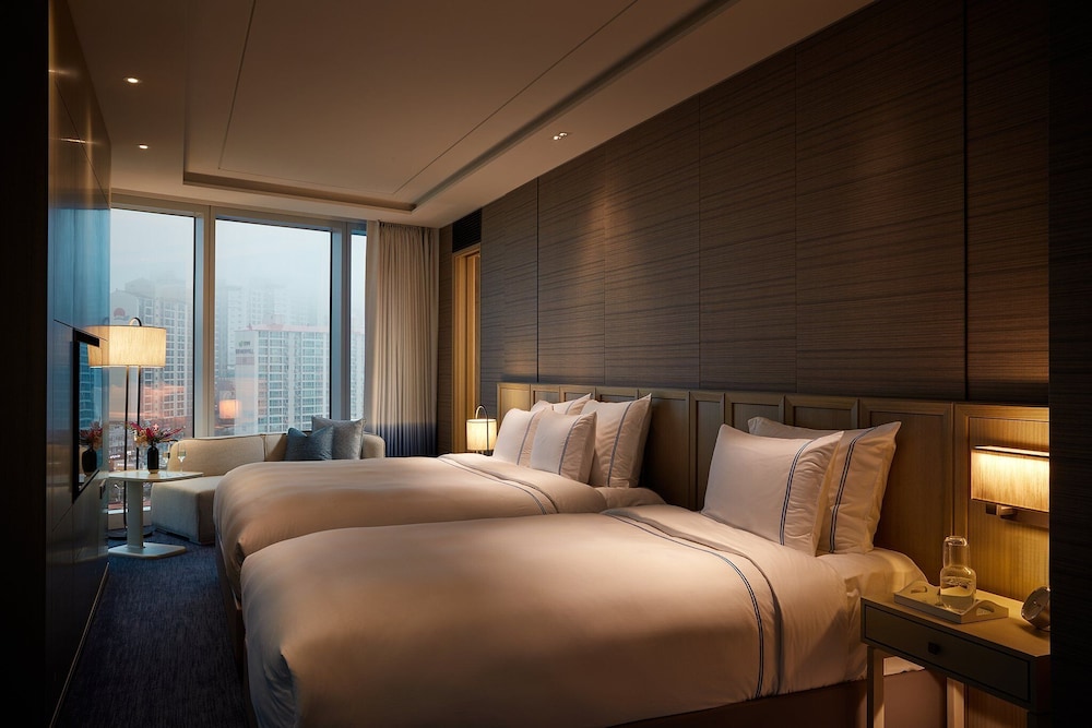 SIGNIEL Premier Family Twin, City View photo 1