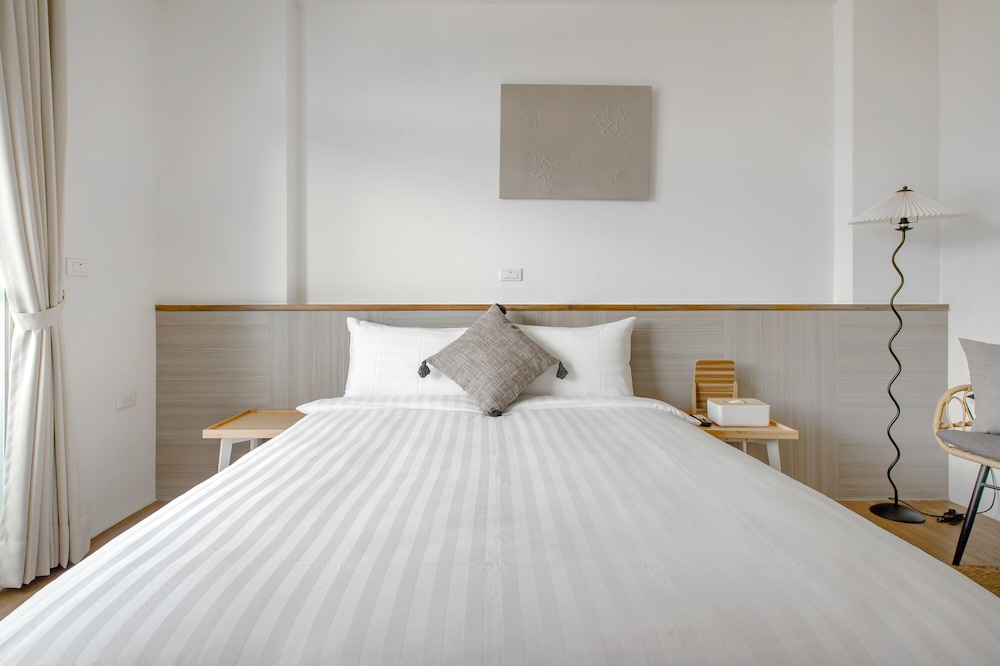 Suite with Balcony - Photo 9