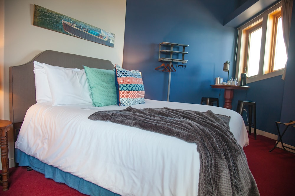 Design Studio Suite, 1 King Bed, Non Smoking (5 Captains Quarters) photo 3