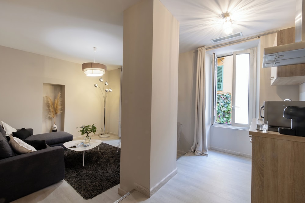 Apartment - Photo 2