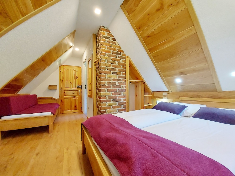 Triple Roof room photo 2