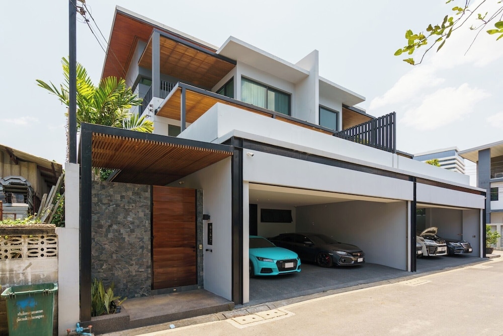 Villa photo 3