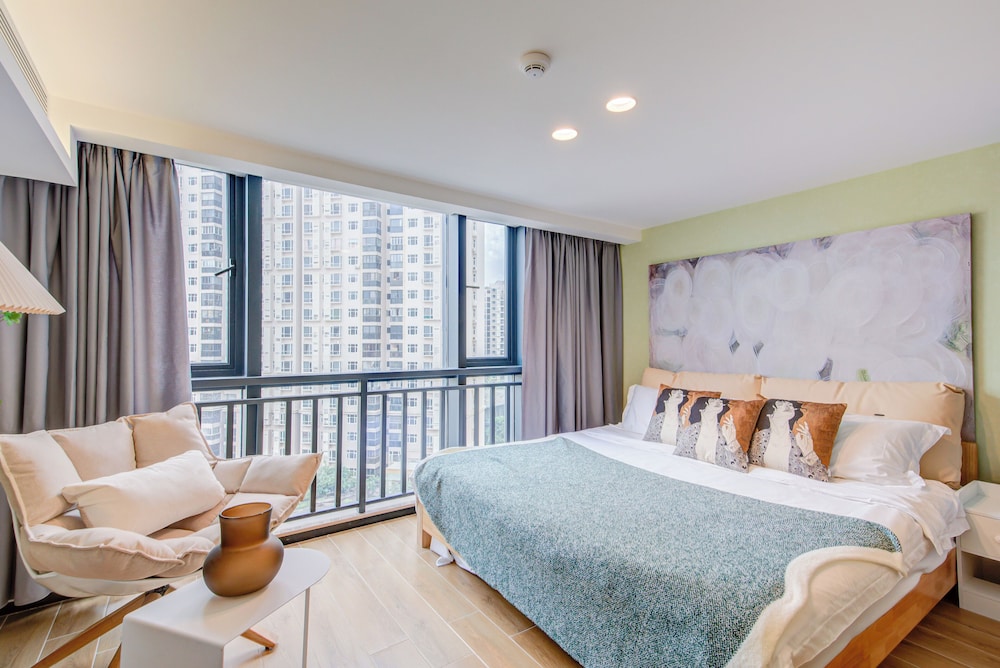 Basic Triple Room, City View