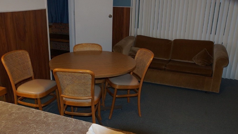 Family Room, 2 Bedrooms (FAMILY ROOM) photo 2