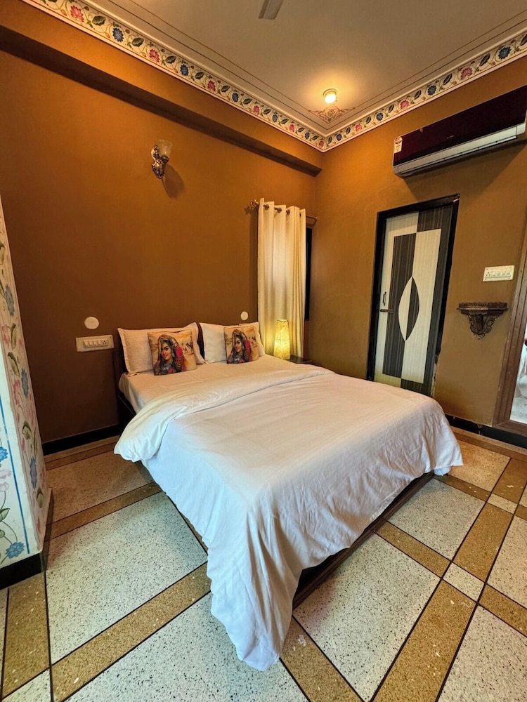 Deluxe Suite Room
