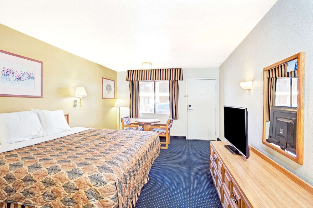 Room, Accessible, Non Smoking - Photo 1