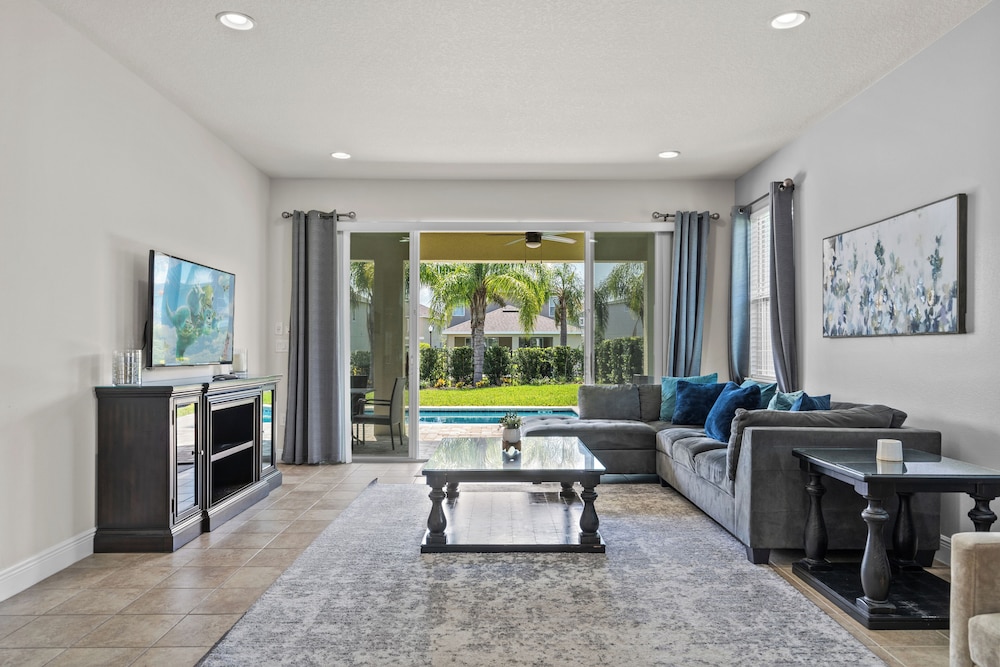 Encore 8 Bedroom Home with Pool (2311)